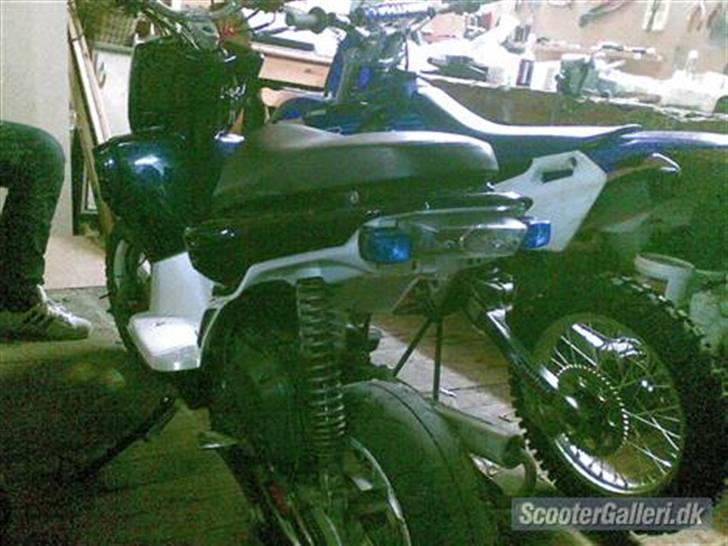 Yamaha yz 85 høj (Solgt :(.. ) - Anders´s slider og andreas´s ben :P billede 16
