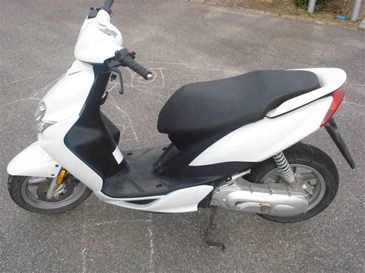 Yamaha jog r ///Solgt/// - nye skjolde og nyt pic fra d.20/3 billede 5