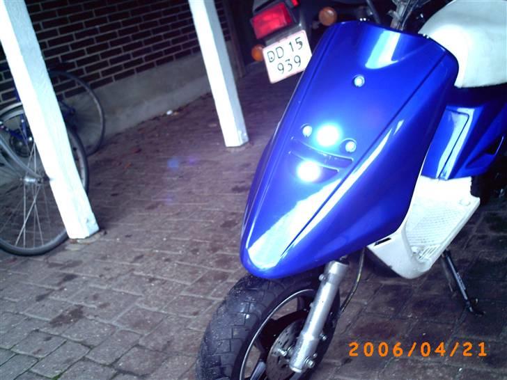 Yamaha jog ( SOLGT ) - blå lys billede 10