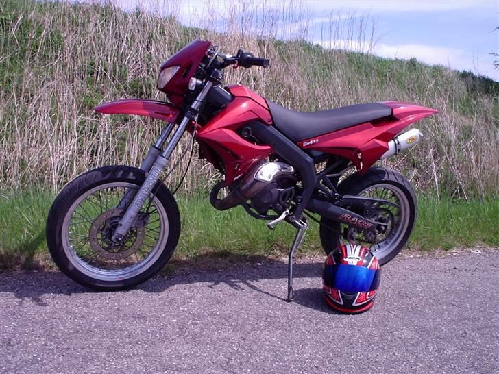 Gilera SMT LC DD "SOLGT" - Gilera SMT og min hjelm :P billede 19