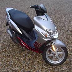 Yamaha jog r Shini :D  (Væk)