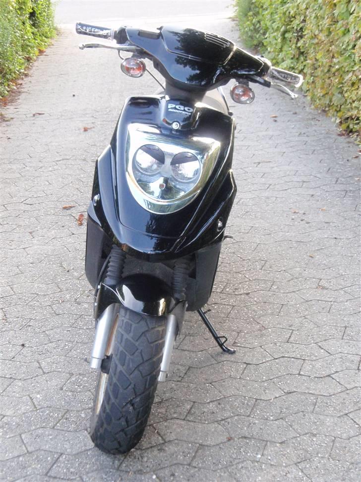 PGO Hot 50 Black/Chrome SOLGT - Krom skjold ved forlygterne billede 1