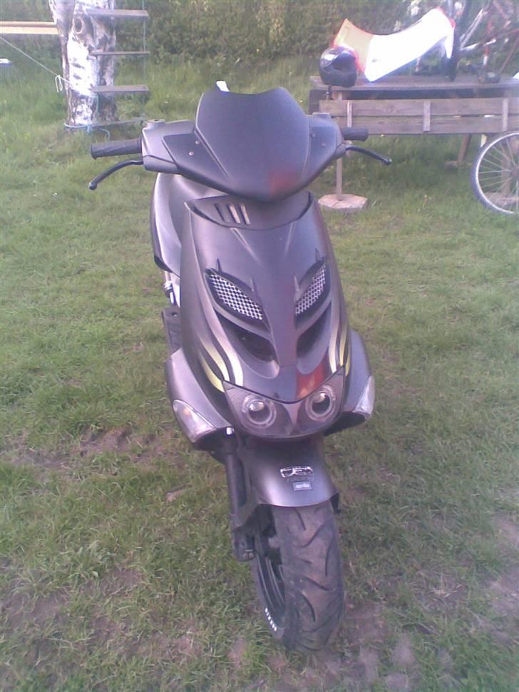 Aprilia sr 50 ditech solgt 30er - den er så fin :D billede 4