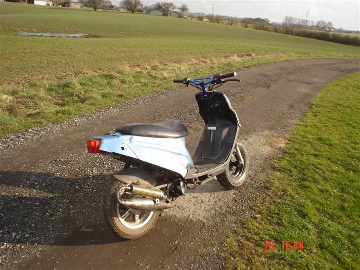 PGO Hot50 (før ombygning) - Så blev den malet :b er selv tilfreds med resultatet. billede 9