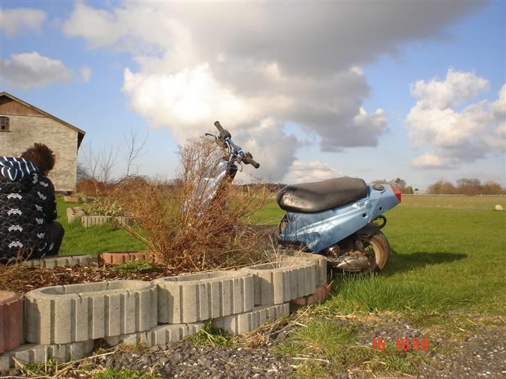 PGO Hot50 (før ombygning) - Så blev den malet :b er selv tilfreds med resultatet. billede 15