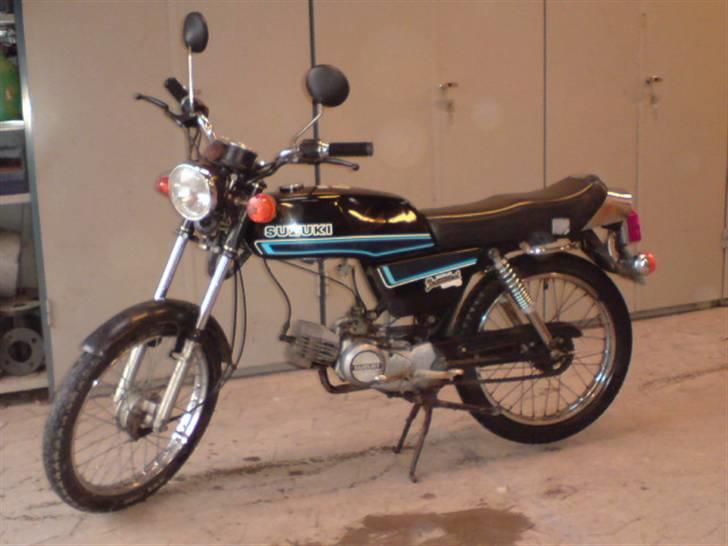 Suzuki Dm 50 solgt - tage på min bror´s arbejde  billede 1