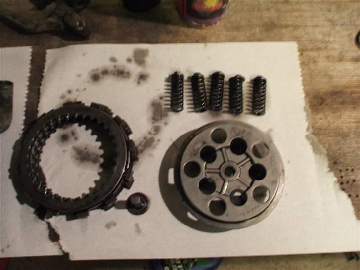 Suzuki rm 80 solgt - er ved at skifte kobling 16/03/08 billede 9