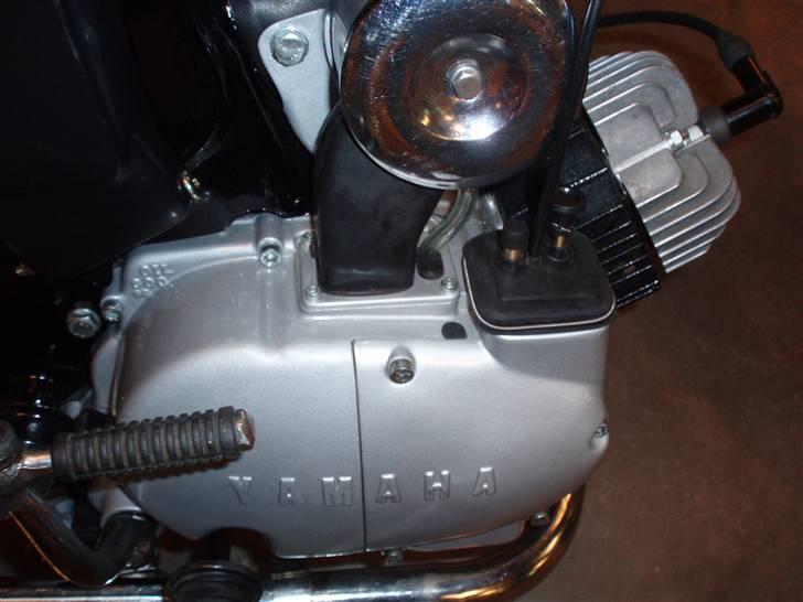 Yamaha FS1 K1 4 Gear "THE BLUE" - Her kan man igen se at det kun er ydre delen der er blevet malet. billede 3