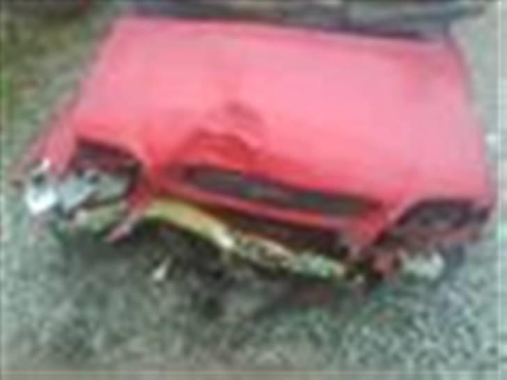 Yamaha Jog Space Solgt - Sådan ser fronten ud på bilen efter et møde med et træ :( billede 8