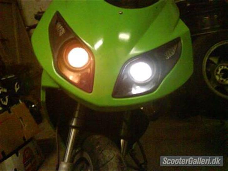 Rieju Rs2 Matrix solgt!!! - alm. vs. blå halogen H4, man ser hundre gange bedre med H4 billede 4