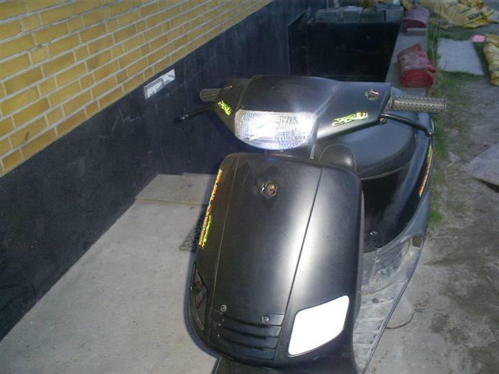 Piaggio zip (SOLGT) - fronten  billede 4