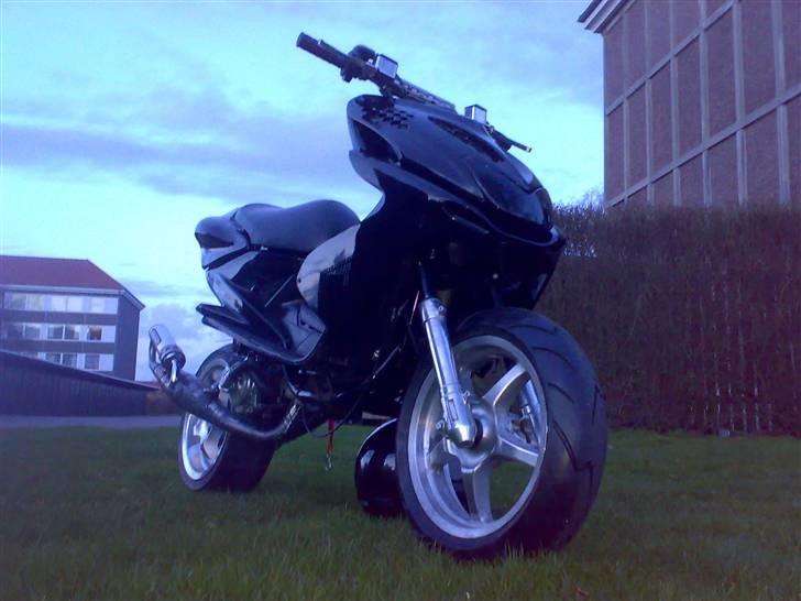 Yamaha Aerox Pata negra SOLGT billede 1