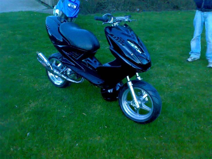 Yamaha Aerox Pata negra SOLGT billede 2