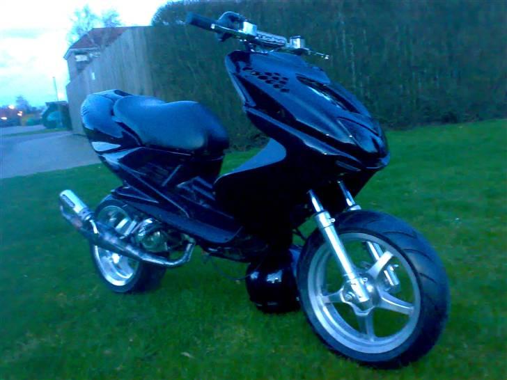 Yamaha Aerox Pata negra SOLGT billede 4