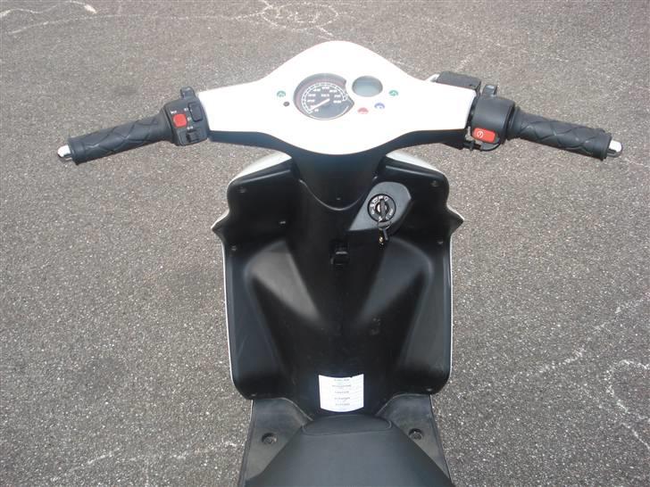 Yamaha jog r ///Solgt/// - nye skjolde og nyt pic fra d.20/3 billede 8