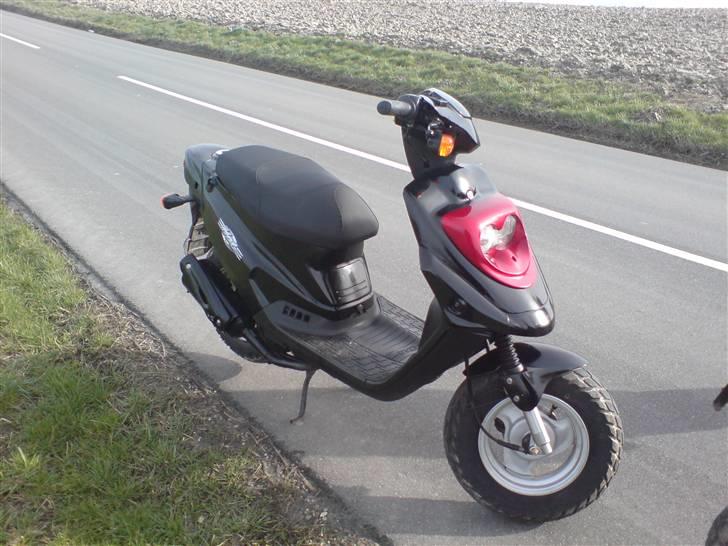 PGO Hot 50 - Solgt :) - Forfra billede 1