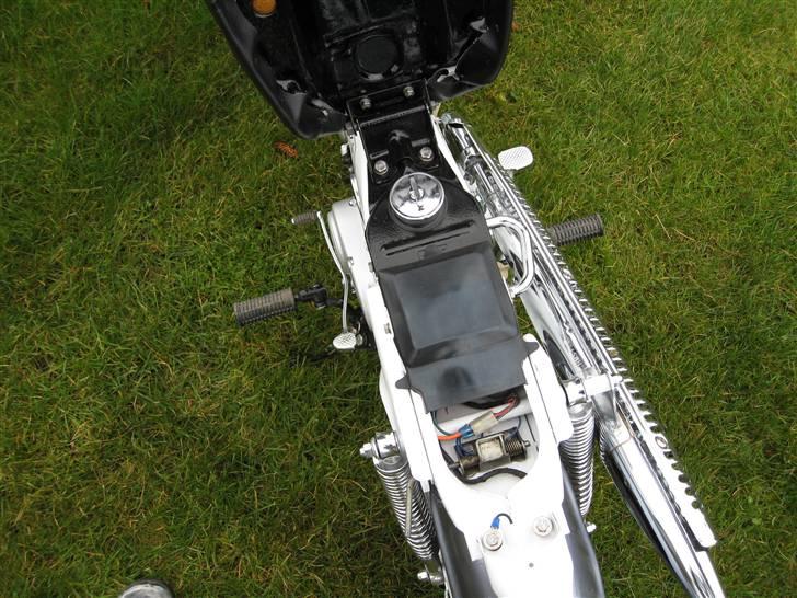 Honda Dax ST50 - Batteri og tank. billede 5