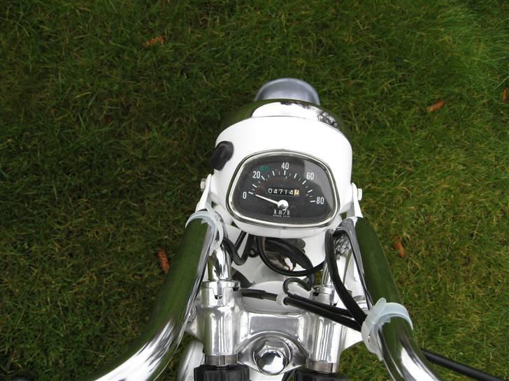 Honda Dax ST50 - 4714 km., den er jo kun lige kørt til... billede 6