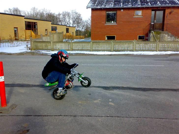 MiniBike pocket bike.  DD AC - ja d: på ruller billede 1
