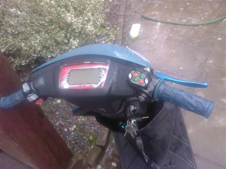 Yamaha Jog AS Stjålet - Koso Digital Speedo, Blå Håntag og greblinger. billede 12