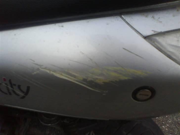 Peugeot Vivacity  FØR - Det er ridser fra den gamle ejer da han veltede  billede 4