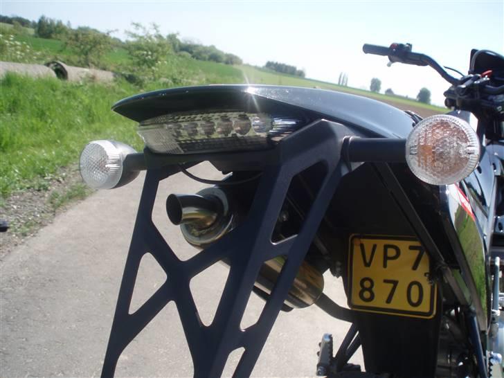 Derbi Senda Xtreme SM (Solgt) - Min Aprilia SX50 baglygte og blinklys . :D Ser sQ dejligt ud . (: billede 5