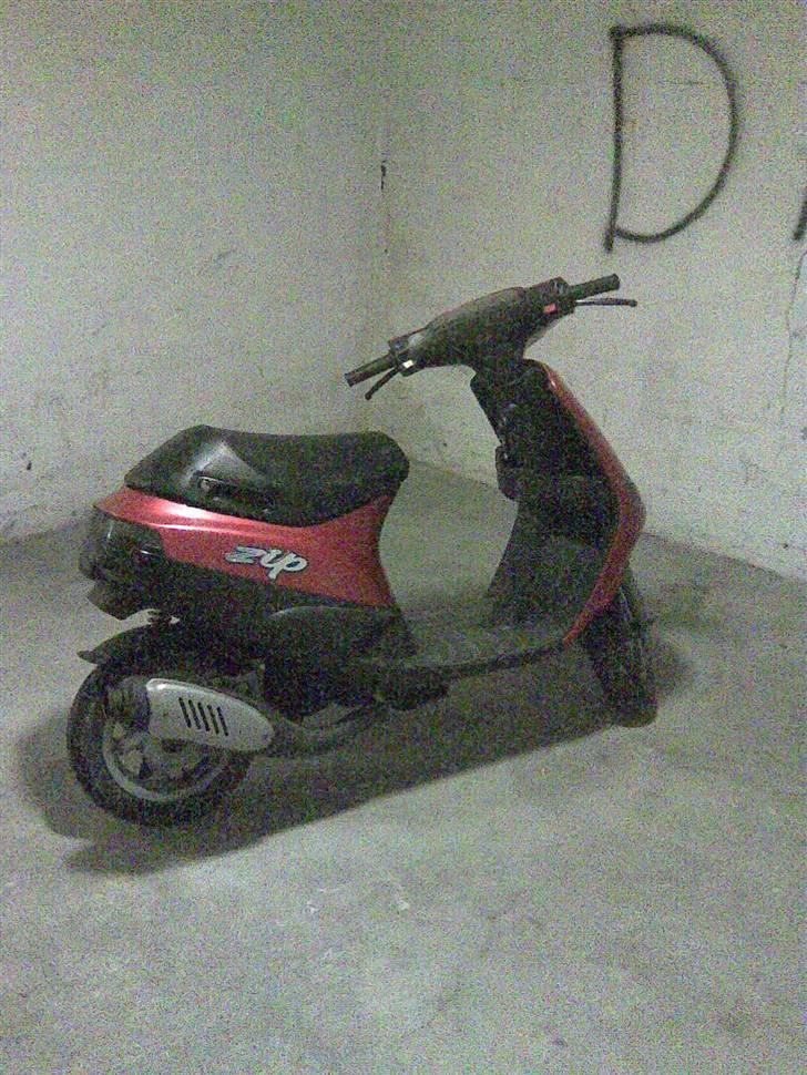Piaggio Zip - sårn ser den ud nu, efter de nye ting er kommet på .. billede 3