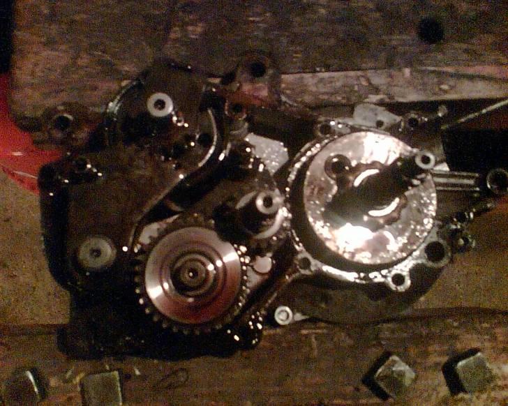 Puch Monza GP - Solgt :'( - April 2008, Ja, ikke sådan når den taber olie, så skal der sgu nye pakninger og simmerringe til! billede 14