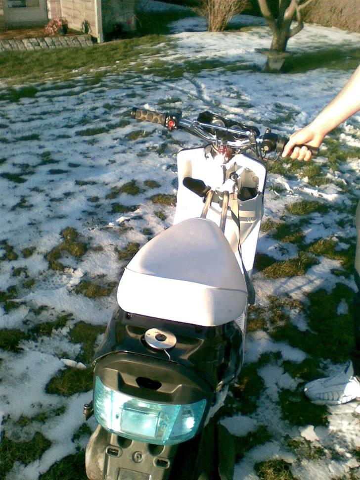 Yamaha jog den er blå solgt - hvidt sæde  billede 2