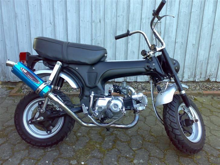 Honda dax a st50 - den er nyrenoveret og malet i vinteren 2007/2008 billede 1