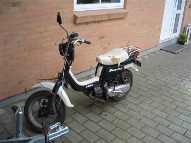 {{currentPhoto.altText}} billede {{currentPhoto.number}}