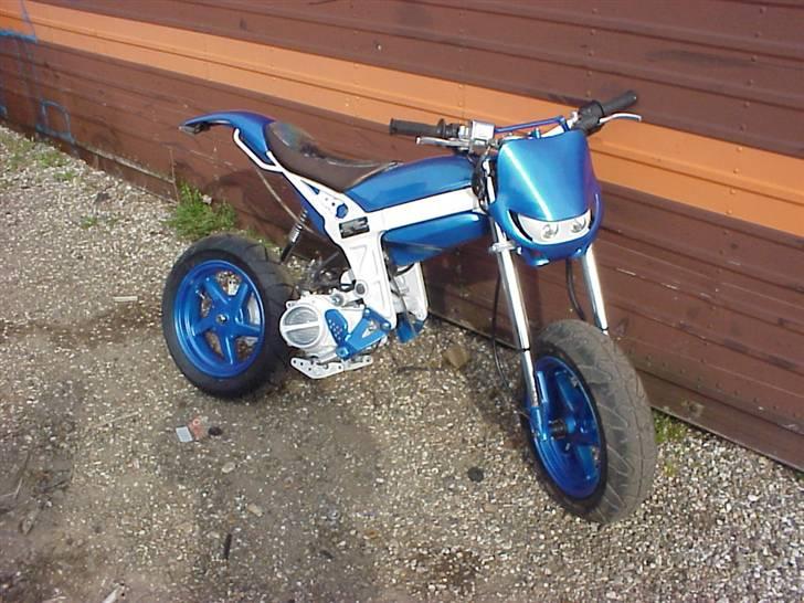 Suzuki SSM byttet til sfx - efter den er malet, men mangler stadig at sætte nogle ting på Fx. forskærm! billede 1