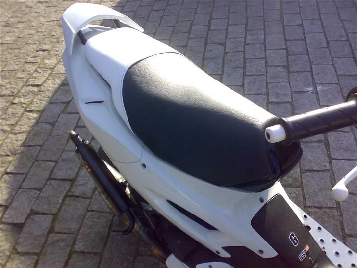 Peugeot Speedfight 2 - solgt - Sort og hvidt læder billede 11