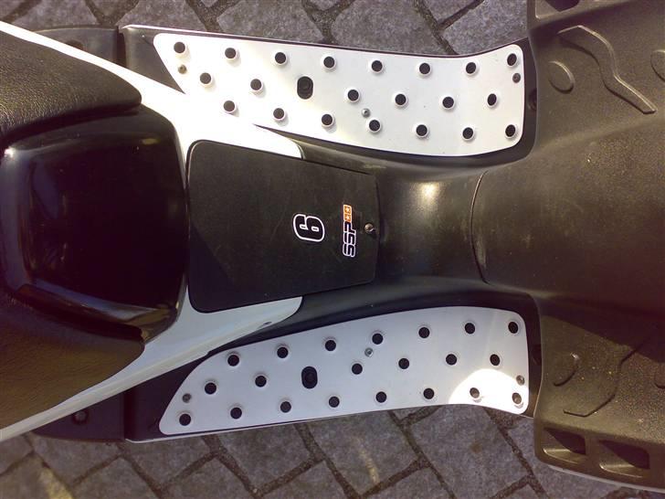 Peugeot Speedfight 2 - solgt - Hvide fodpanel billede 12