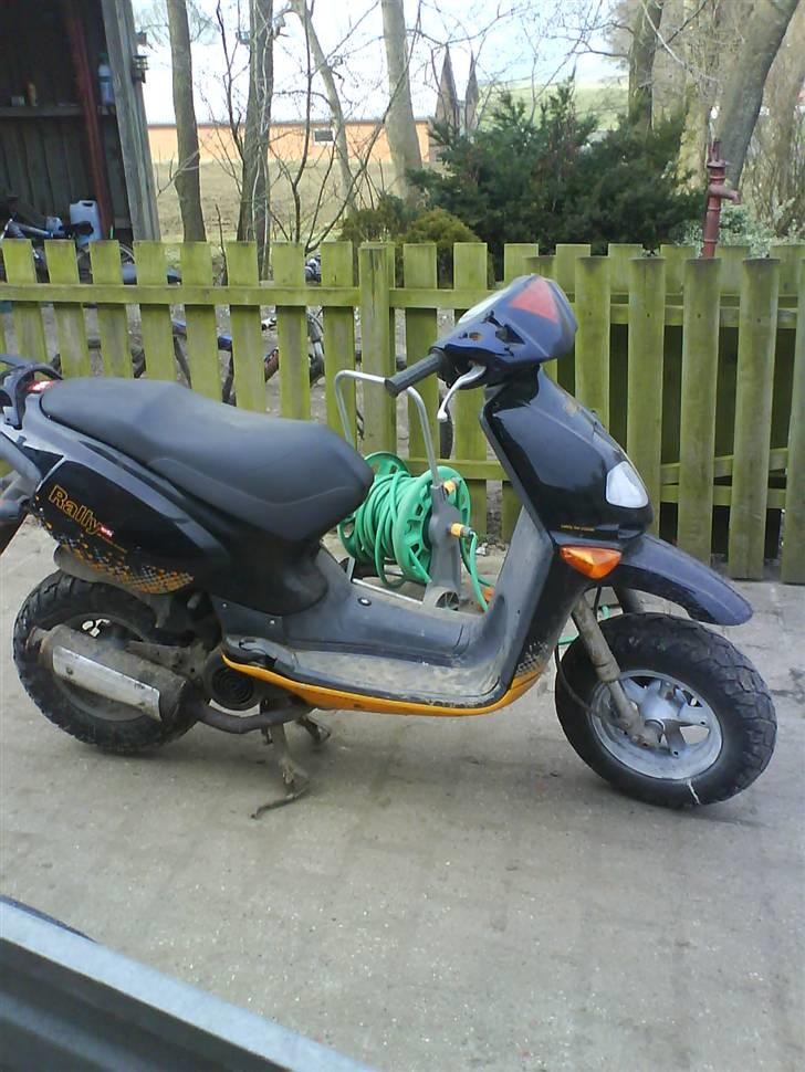 Aprilia rally solgt billede 1