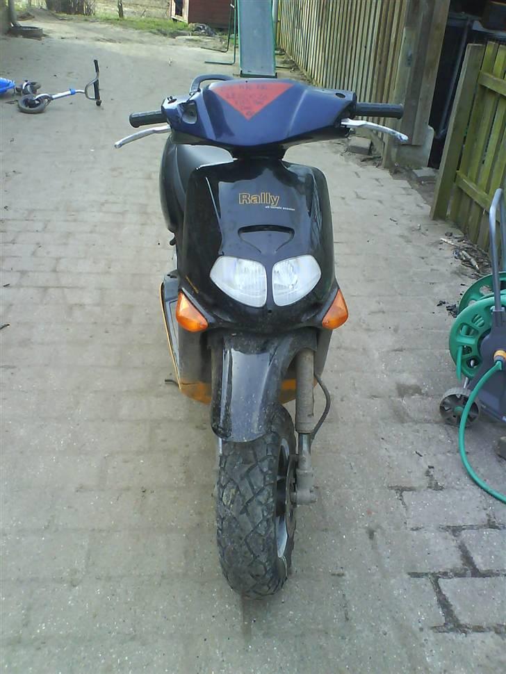 Aprilia rally solgt billede 2