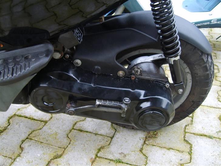 Aprilia sonic AC - nymalet variatorskjold og ny støddæmper billede 5