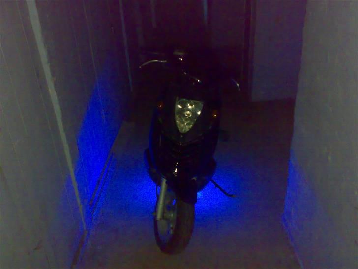 Aprilia  #STATENS FJENDE# billede 4