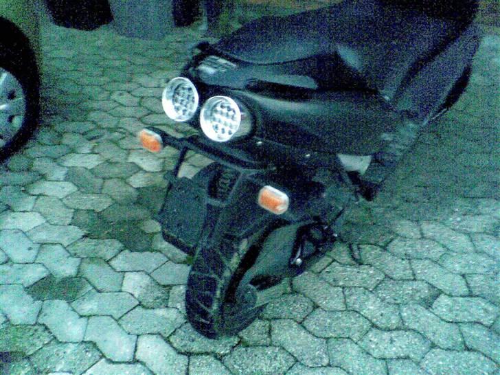 Aprilia sr 50 ditech solgt 30er - nye diode bag lygter og bagskræm og nummerplade holder :) nye og bedre billeder kommer i morgen  billede 13