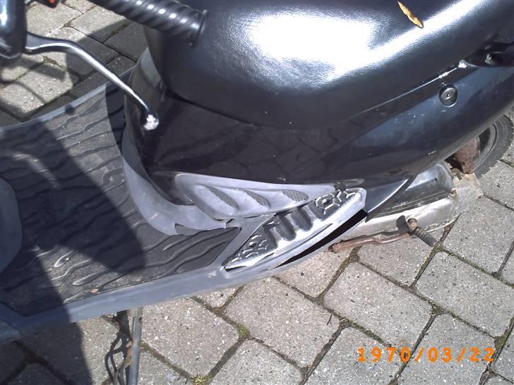 PGO DR BIG ** Solgt** - her kan man se at den har fået et lille tryk i skjoldene efter styrt billede 2