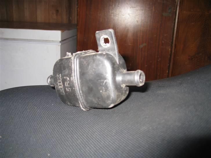 Yamaha Jog R - Byttet til Bws - Hvad fuck er det ? Det sad på venstre side af tankboksen, og der var ikke sat noget til ? :S billede 18