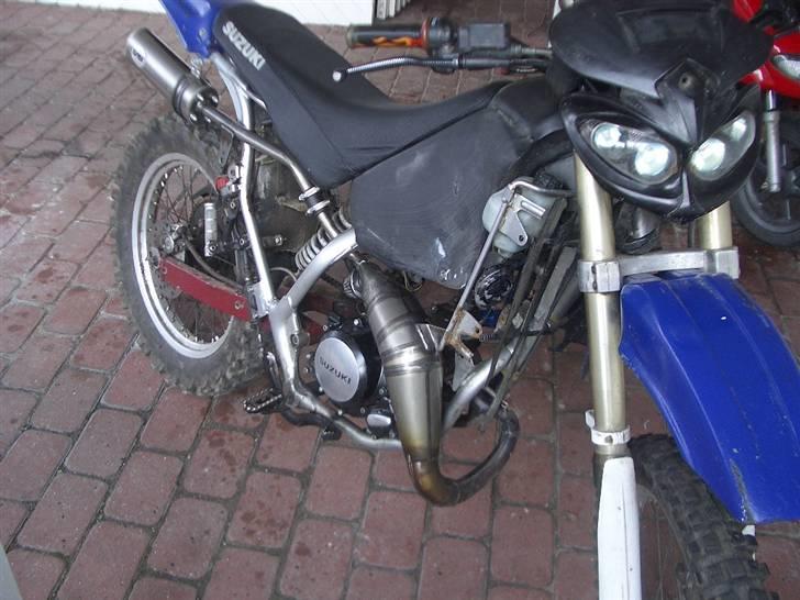 Suzuki RMX LC DD - BYTTET TIL 9K - med den nye blok og med den nye udstødning. Dog uden skjolde billede 5