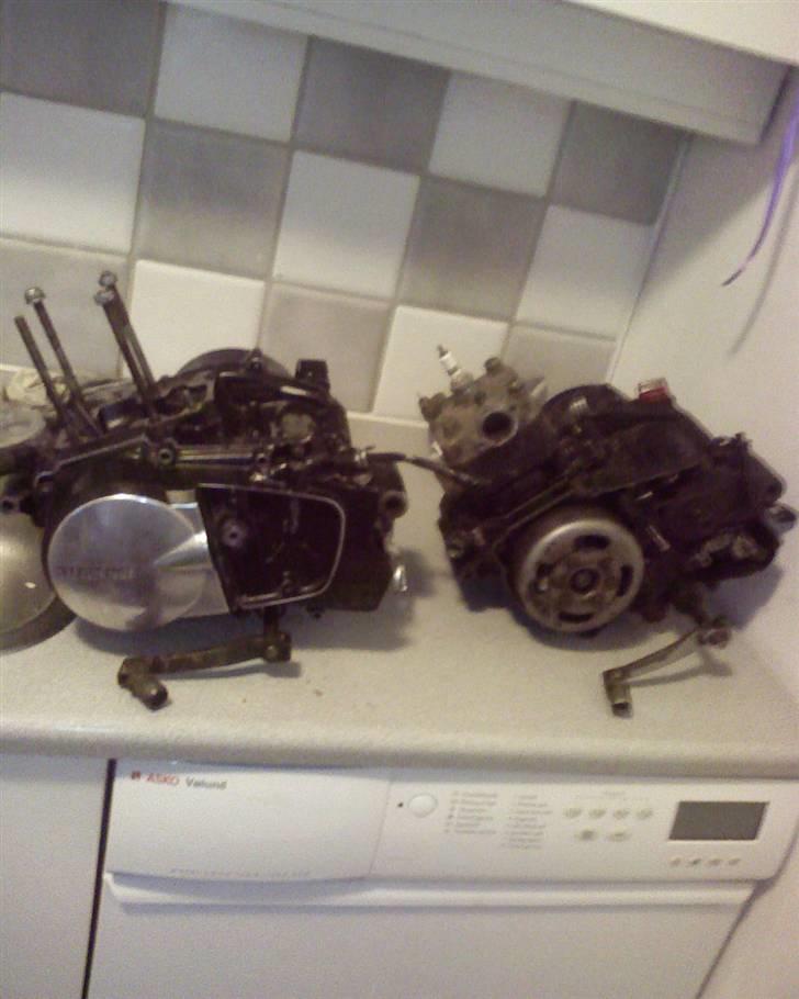 Suzuki RMX LC DD - BYTTET TIL 9K - gamle blok til højre nye blok til venstre billede 15