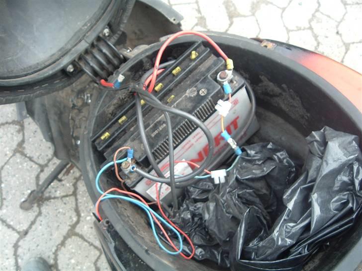 Aprilia sonic byttet - bilbatteriet billede 15