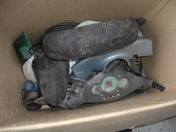 Aprilia sonic byttet - kassen med dele billede 17