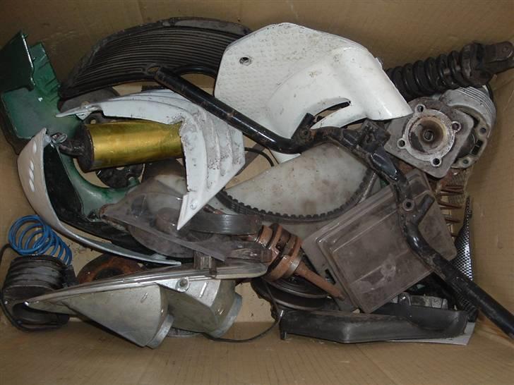 Aprilia sonic byttet - kassen med dele billede 18