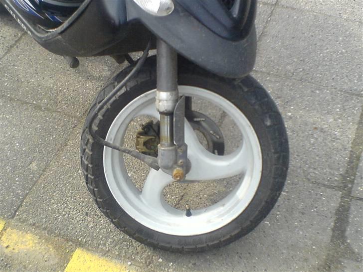 Gilera Stalker "Chanel" (Solgt) - Når man bremser hårdt op er de dejlige 13tommer 1cm fra snuden :P billede 7