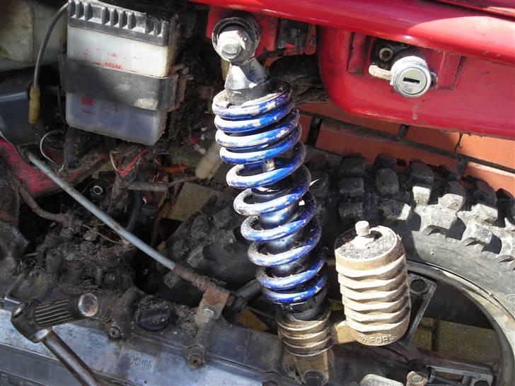 Suzuki Fz 50 (SOGLT ) - ny støddæmper den gamle var lidt syg  billede 3