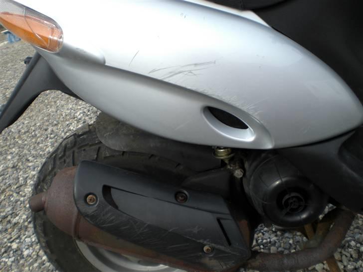 Gilera Stalker - SOLGT! - Højre bagskjold, ridser og smadret lys.    -   SÆLGES billede 7