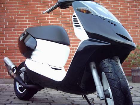 Aprilia Sonic (Solgt) - Lige da den blev samlet første gang da den kom hjem fra maler.... billede 1